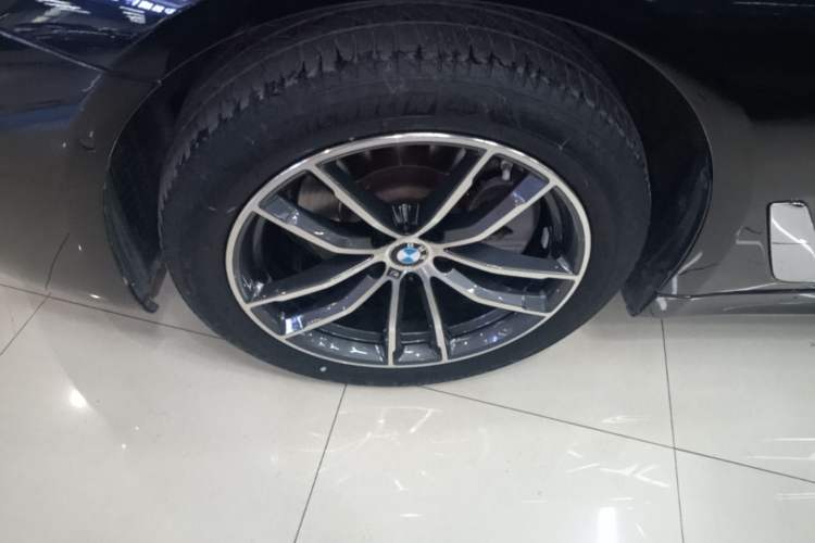 Used BMW 5 Series 2021 525Li M Sport Package Left Front Wheel Hub