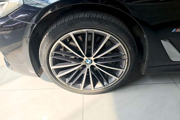 Used BMW 5 Series 2021 530Li Leading Model M Sport Package Left Front Wheel Hub
