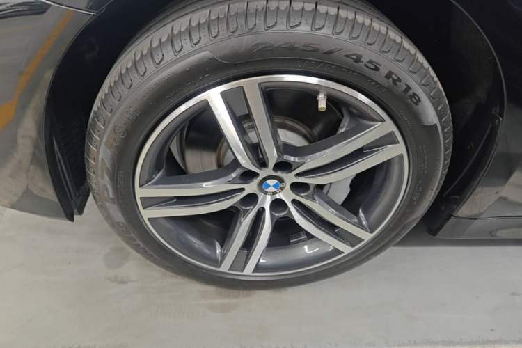 Used BMW 5 Series 2021 530Li Leading Luxury Package Left Front Wheel Hub