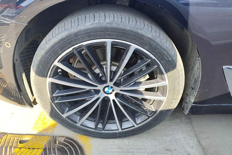 Used BMW 5 Series 2021 Facelifted 530Li Leading Edition M Sport Package Left Front Wheel Hub