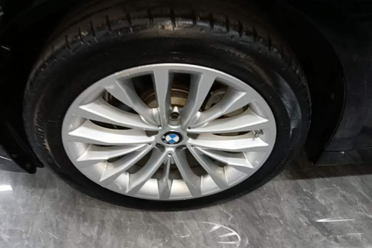 Used BMW 5 Series 2021 525Li Luxury Package Left Front Wheel Hub