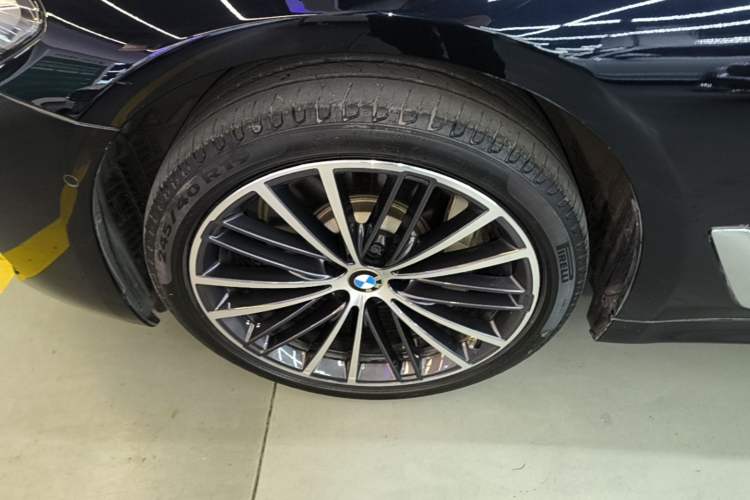 Used BMW 5 Series 2021 530Li Leading Model M Sport Package Left Front Wheel Hub