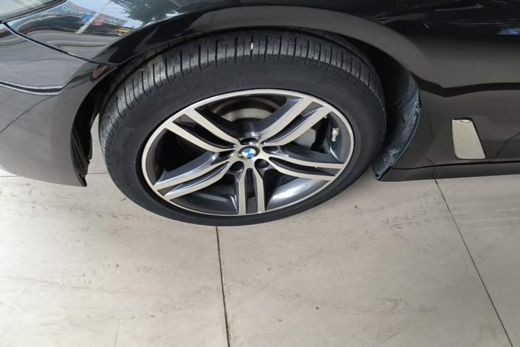 Used BMW 5 Series 2021 530Li Leading Luxury Package Left Front Wheel Hub