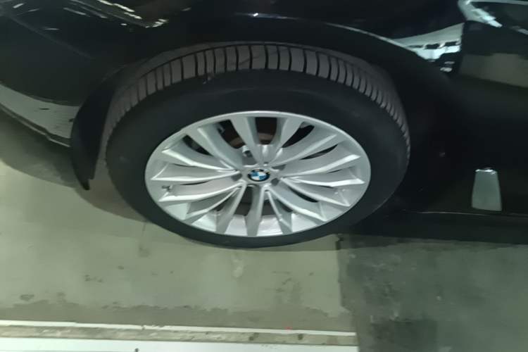Used BMW 5 Series 2021 525Li Luxury Package Left Front Wheel Hub