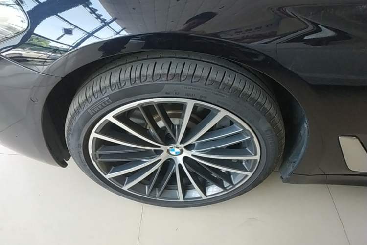 Used BMW 5 Series 2021 530Li xDrive M Sport Package Left Front Wheel Hub