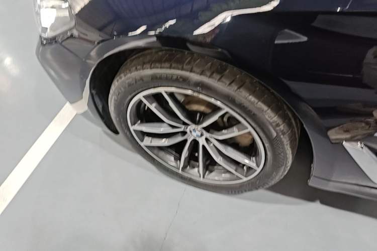 Used BMW 5 Series 2021 525Li M Sport Package Left Front Wheel Hub