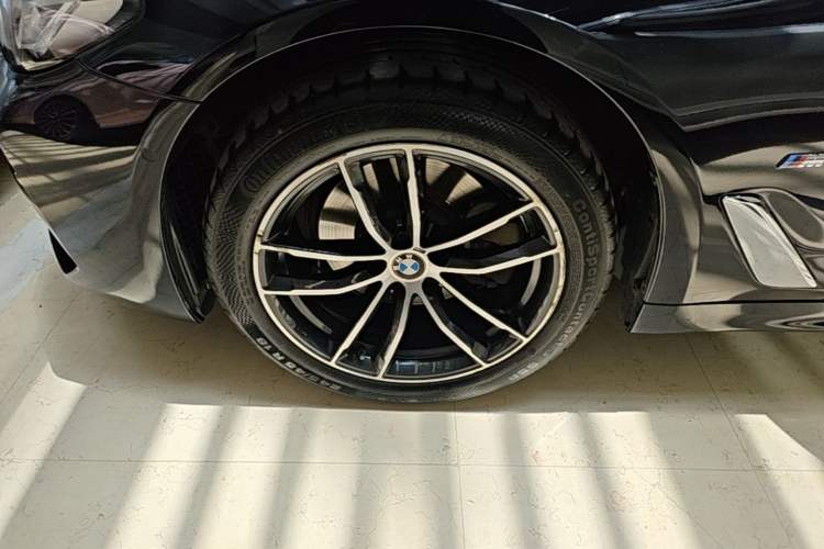 Used BMW 5 Series 2021 Facelifted 525Li M Sport Package Left Front Wheel Hub
