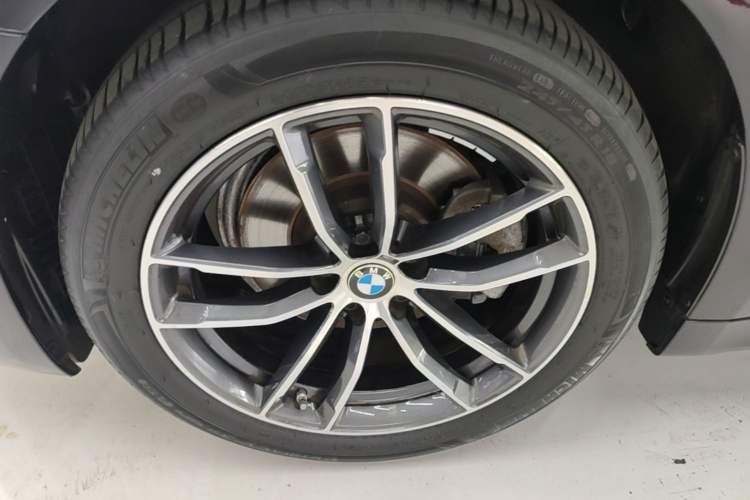 Used BMW 5 Series 2021 Facelifted 525Li M Sport Package Left Front Wheel Hub