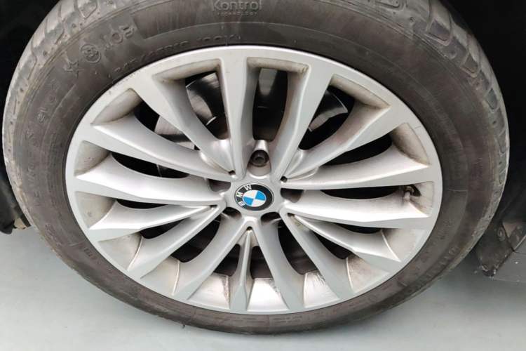 Used BMW 5 Series 2021 Updated Version 525Li Luxury Package Left Front Wheel Hub