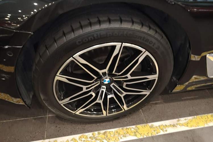 Used BMW 5 Series 2021 Facelifted 525Li M Sport Package Left Front Wheel Hub