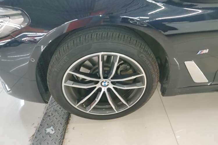 Used BMW 5 Series 2021 Facelifted 525Li M Sport Package Left Front Wheel Hub