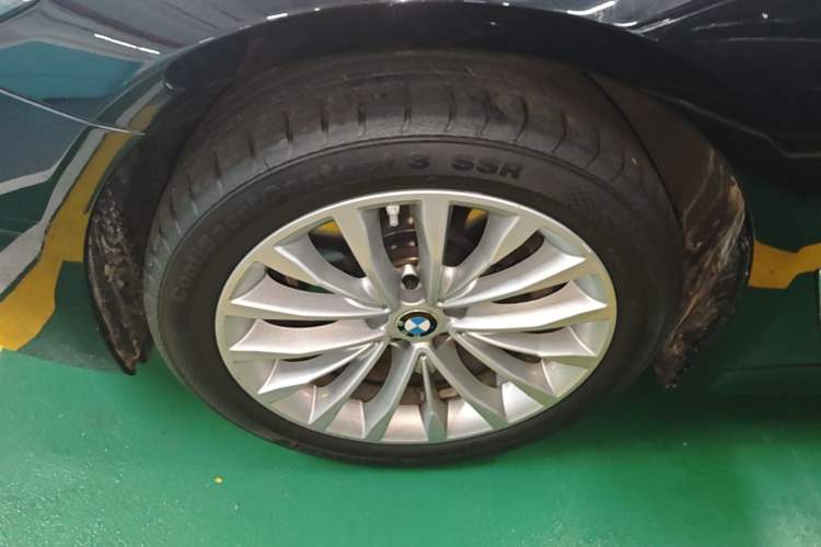 Used BMW 5 Series 2021 525Li Luxury Package Left Front Wheel Hub