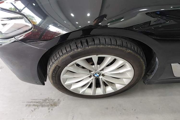 Used BMW 5 Series 2021 525Li Luxury Package Left Front Wheel Hub