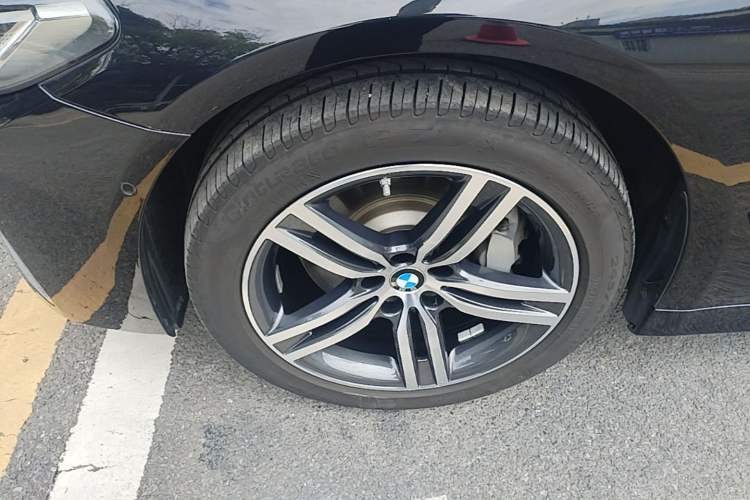 Used BMW 5 Series 2021 530Li Leading Luxury Package Left Front Wheel Hub