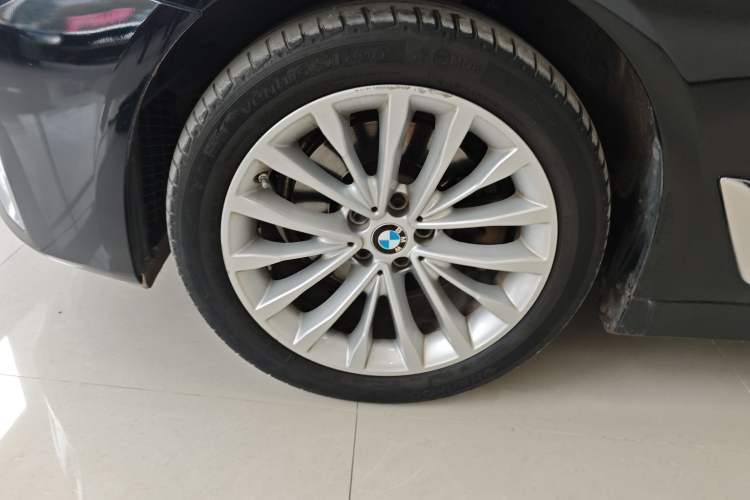 Used BMW 5 Series 2021 525Li Luxury Package Left Front Wheel Hub