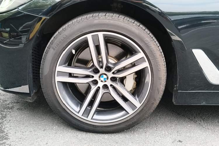Used BMW 5 Series 2021 530Li Leading Luxury Package Left Front Wheel Hub