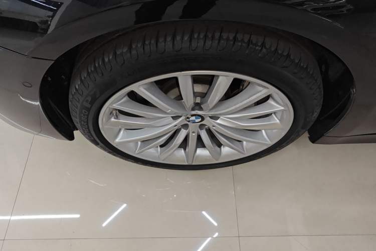 Used BMW 5 Series 2021 530Li Luxury Edition Premium Package Left Front Wheel Hub