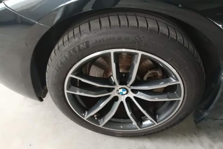 Used BMW 5 Series 2021 525i M Sport Package Left Front Wheel Hub