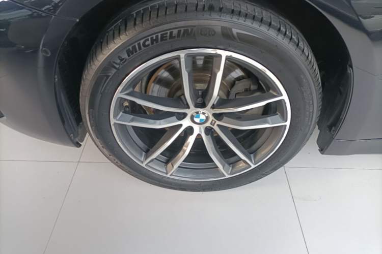 Used BMW 5 Series 2021 525Li M Sport Package Left Front Wheel Hub