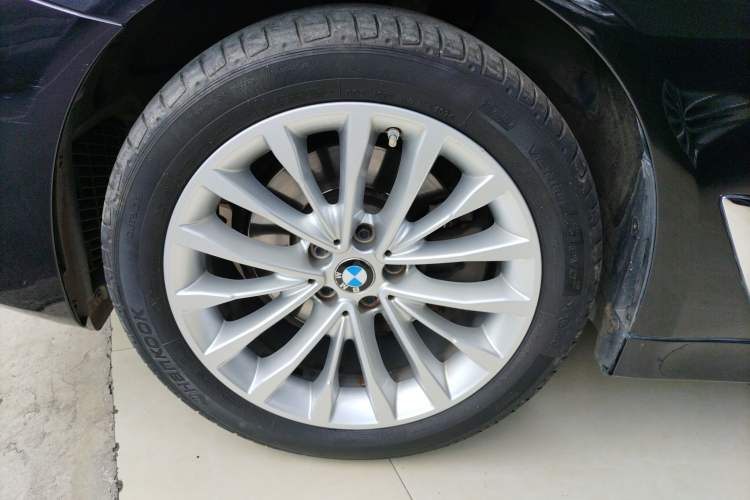Used BMW 5 Series 2021 525Li Luxury Package Left Front Wheel Hub