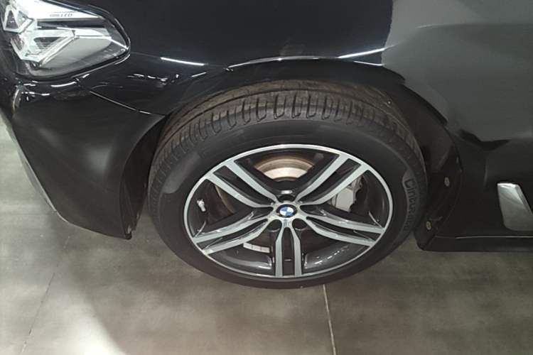 Used BMW 5 Series 2021 530Li Leading Luxury Package Left Front Wheel Hub