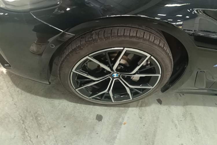 Used BMW 5 Series 2021 530Li Luxury Edition M Sport Package Left Front Wheel Hub