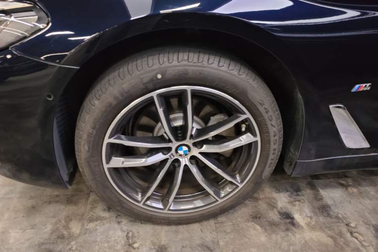 Used BMW 5 Series 2021 525Li M Sport Package Left Front Wheel Hub
