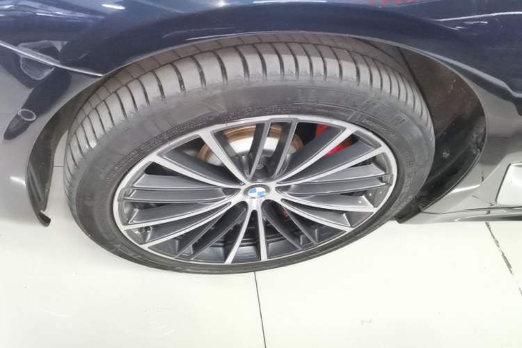 Used BMW 5 Series 2021 530Li Leading Model M Sport Package Left Front Wheel Hub