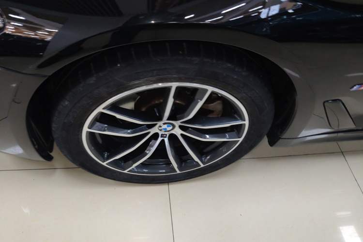 Used BMW 5 Series 2021 525i M Sport Package Left Front Wheel Hub
