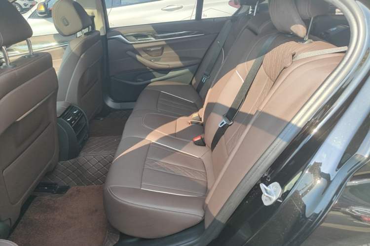 Used BMW 5 Series 2021 525Li Luxury Package Left Rear Seat