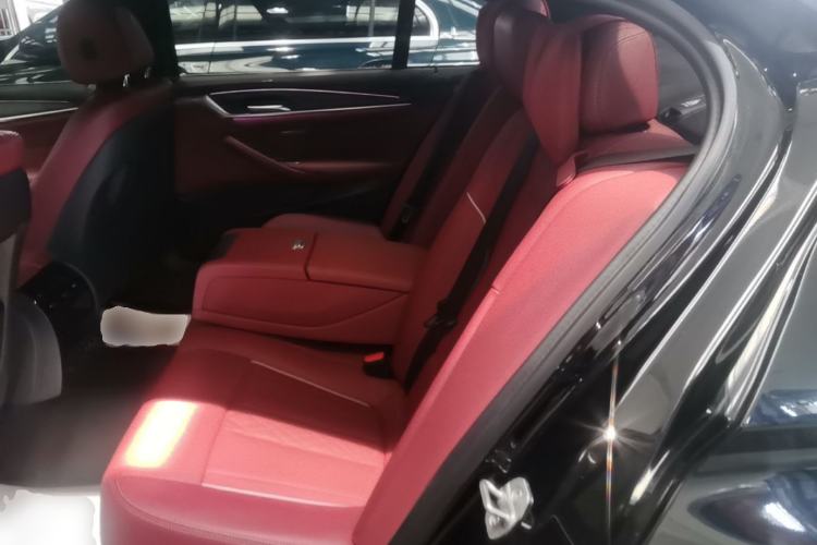 Used BMW 5 Series 2021 Facelifted 530Li Leading Edition M Sport Package Left Rear Seat