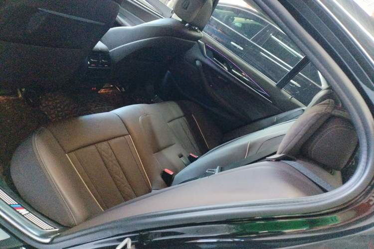Used BMW 5 Series 2021 525Li Luxury Package Left Rear Seat