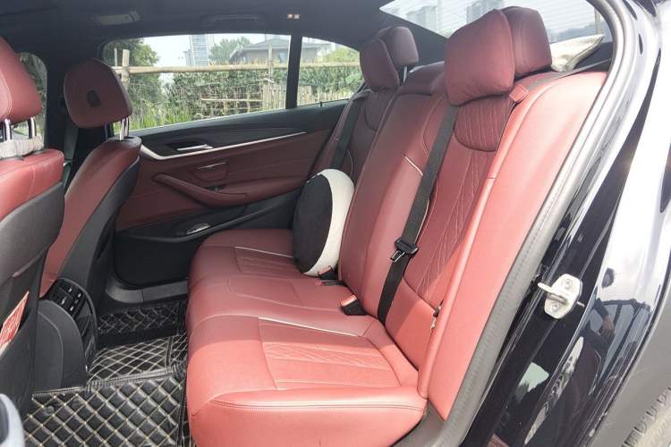 Used BMW 5 Series 2021 Facelifted 530Li Leading Edition M Sport Package Left Rear Seat