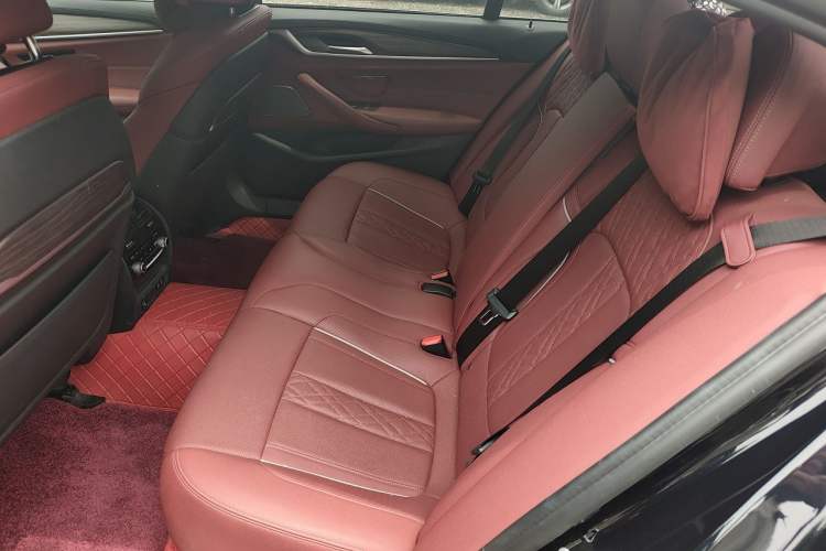 Used BMW 5 Series 2021 530Li Luxury Edition Premium Package Left Rear Seat