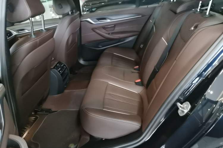 Used BMW 5 Series 2021 Facelifted 530Li Leading Edition M Sport Package Left Rear Seat