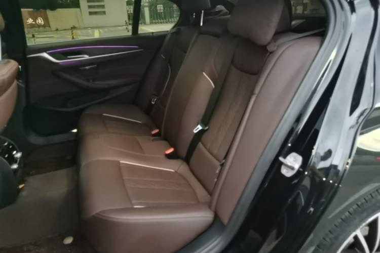 Used BMW 5 Series 2021 Facelifted 530Li Leading Edition M Sport Package Left Rear Seat
