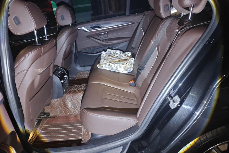 Used BMW 5 Series 2021 Facelifted 530Li Leading Edition M Sport Package Left Rear Seat