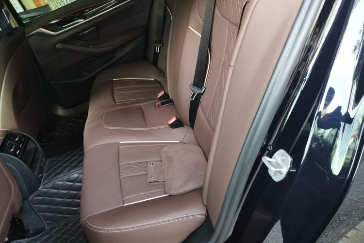 Used BMW 5 Series 2021 525Li Luxury Package Left Rear Seat