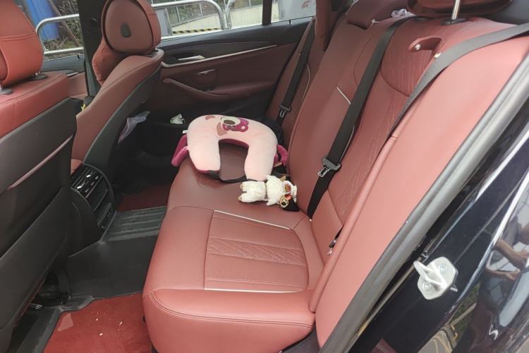 Used BMW 5 Series 2021 Facelifted 530Li Leading Edition M Sport Package Left Rear Seat