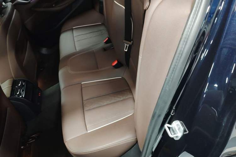 Used BMW 5 Series 2021 525Li Luxury Package Left Rear Seat