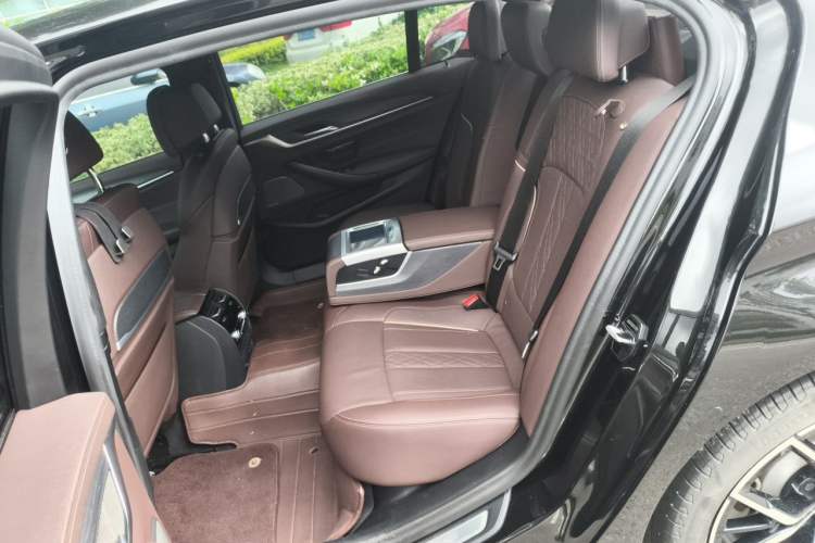 Used BMW 5 Series 2021 530Li Luxury Edition M Sport Package Left Rear Seat