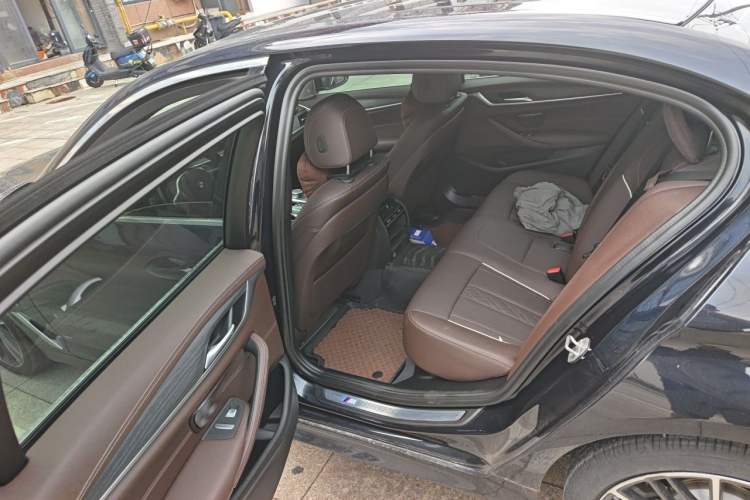 Used BMW 5 Series 2021 530Li Leading Model M Sport Package Left Rear Seat