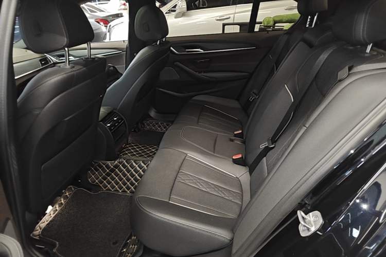 Used BMW 5 Series 2021 530Li Leading Model M Sport Package Left Rear Seat