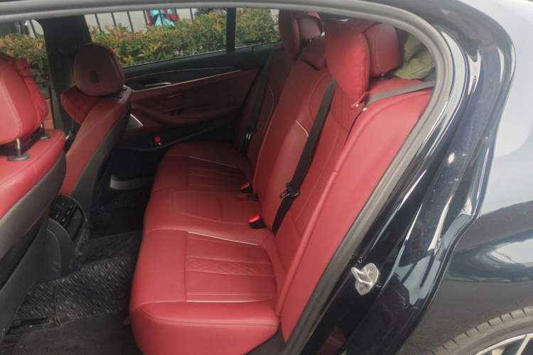 Used BMW 5 Series 2021 Facelifted 530Li Leading Edition M Sport Package Left Rear Seat