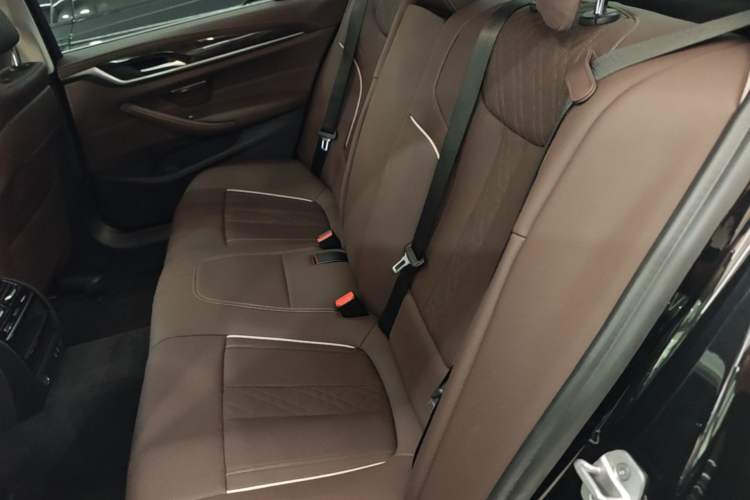 Used BMW 5 Series 2021 525Li Luxury Package Left Rear Seat