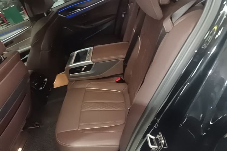 Used BMW 5 Series 2021 530Li Luxury Edition M Sport Package Left Rear Seat