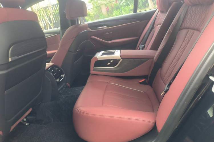 Used BMW 5 Series 2021 530Li Luxury Edition M Sport Package Left Rear Seat
