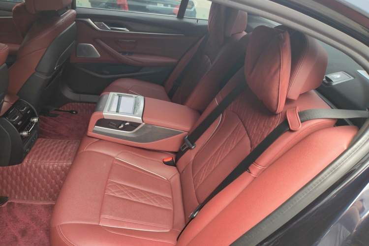 Used BMW 5 Series 2021 530Li Luxury Edition M Sport Package Left Rear Seat