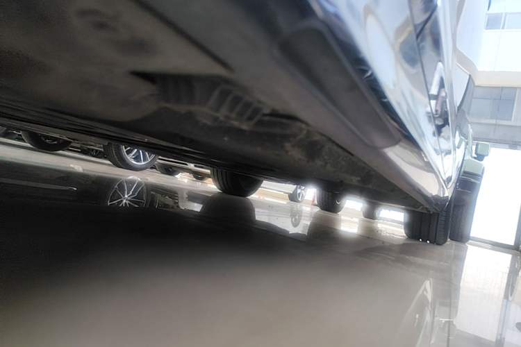 Used BMW 5 Series 2021 530Li xDrive M Sport Package Left Side Sill