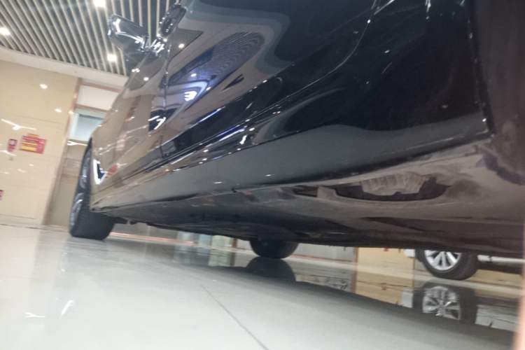 Used BMW 5 Series 2021 525Li M Sport Package Left Side Sill